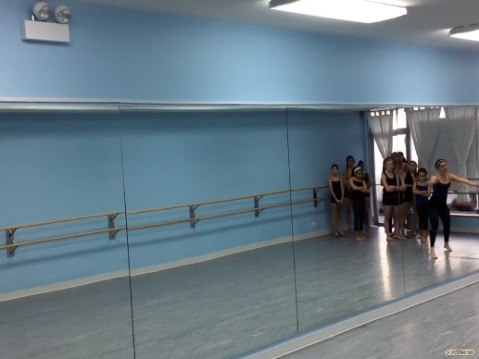 Kaleidescope-Dance-5-IL